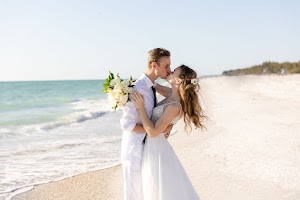 A wedding moment on Anna Maria Island