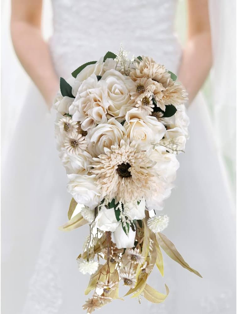 Bride holding a cascading soft-gold bouquet on Clearwater Beach